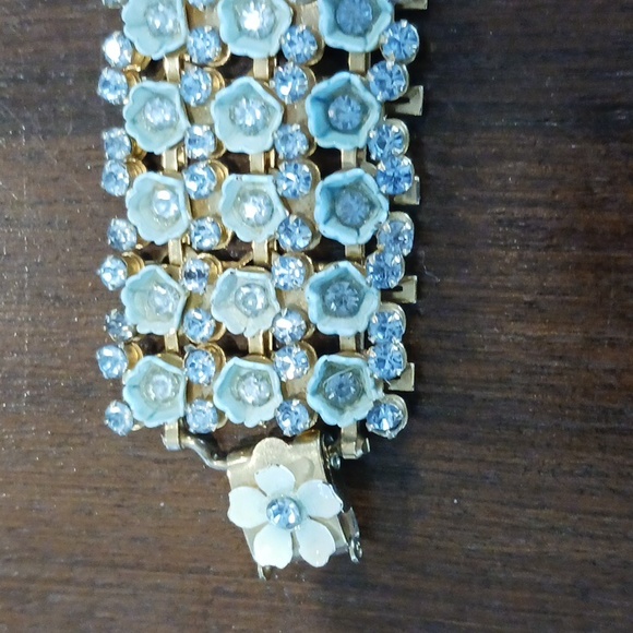 Bracelet and Clip Earring Set Goldtone and Blues - Picture 11 of 14